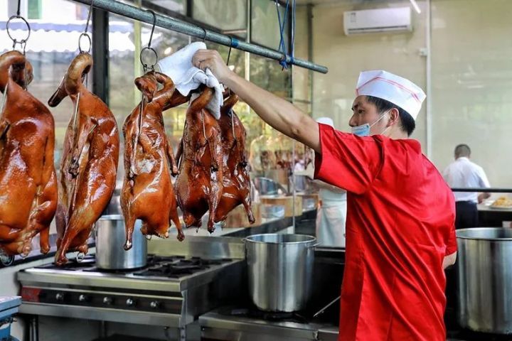 深圳燒臘廚師招聘，美食背后的專業(yè)魅力與職業(yè)前景揭秘